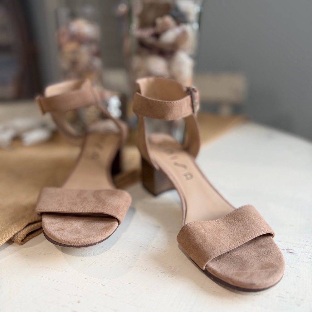 Unisa Tan Suede Women's Sandals